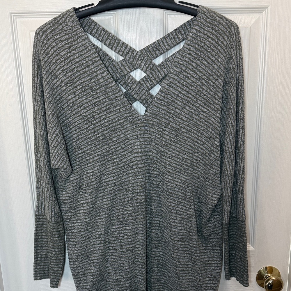 BKE Gray V-Neck Sweater - Picture 3 of 11